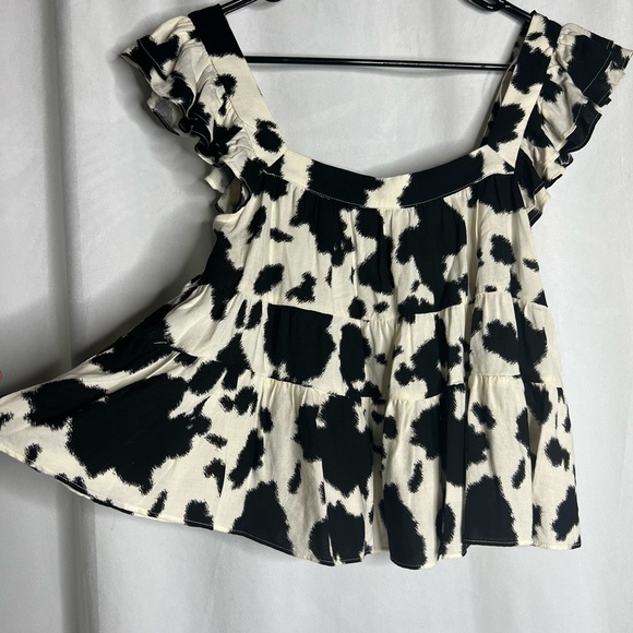 NWT Francesca’s Lilian Cow-print Blouse Size Small Black &White short sleeve Top - Picture 5 of 11